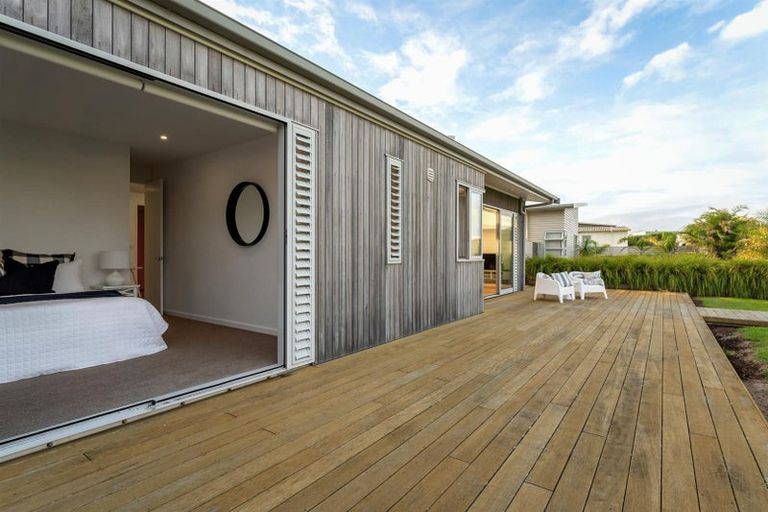 Photo of property in 39 Paraoa Crescent, Omaha, 0986