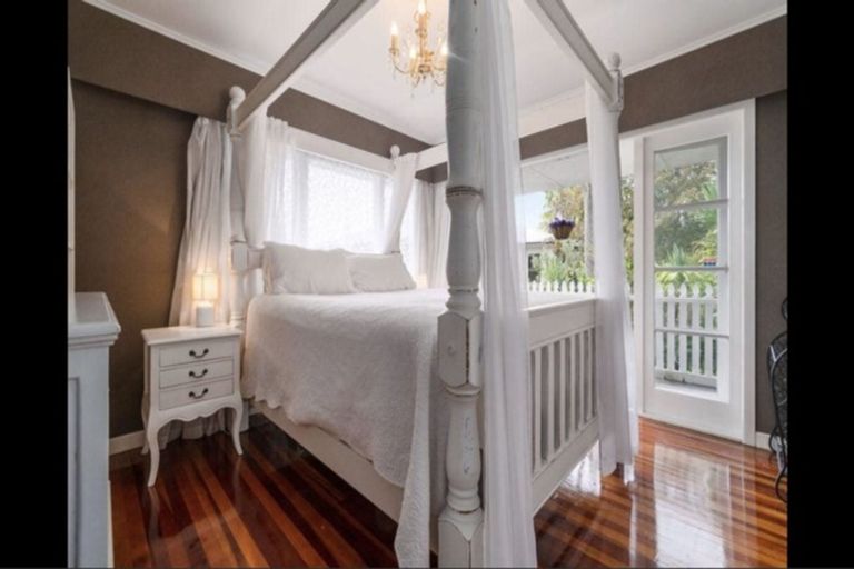 Photo of property in 94 Colwill Road, Massey, Auckland, 0614