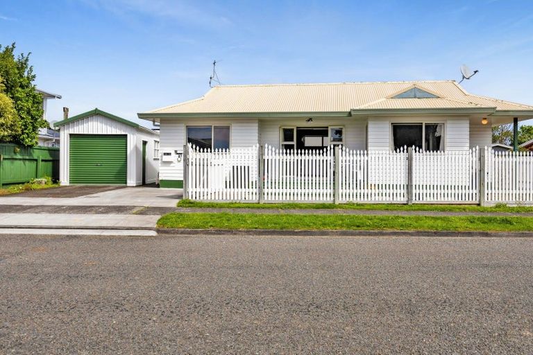 Photo of property in 57 Murray Avenue, Hawera, 4610