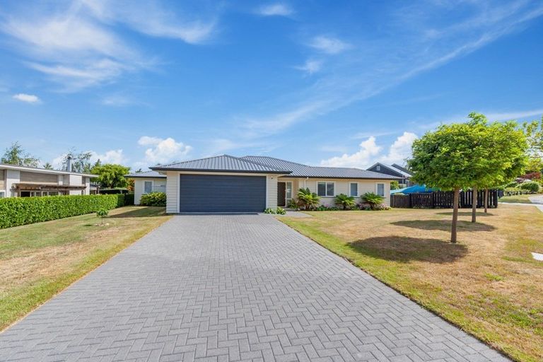 Photo of property in 6 Rogers Place, Kinloch, Taupo, 3377