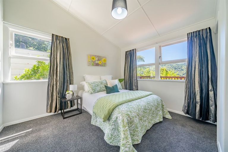 Photo of property in 17a Willis Grove, Wainuiomata, Lower Hutt, 5014