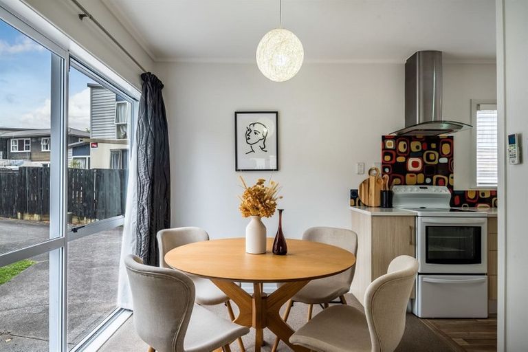 Photo of property in 14a Saffron Street, Birkdale, Auckland, 0626