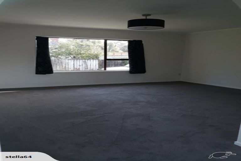 Photo of property in 2/32 Ballater Place, Highland Park, Auckland, 2010