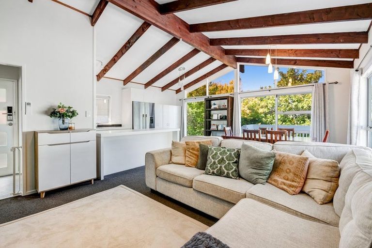 Photo of property in 8 Teviot Place, Totara Vale, Auckland, 0629