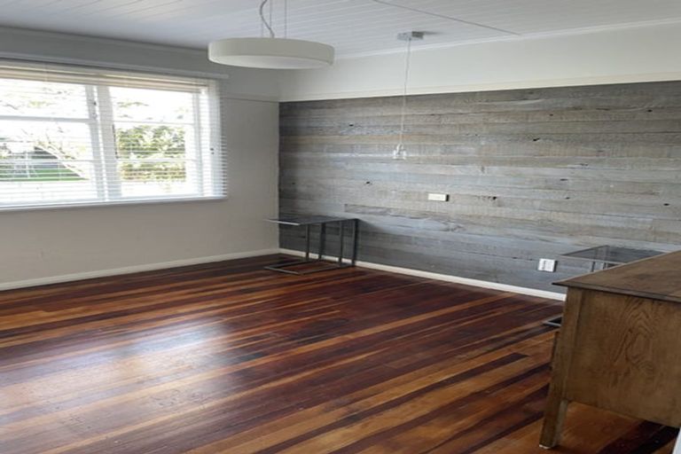 Photo of property in 87 Maungaraki Road, Korokoro, Lower Hutt, 5012