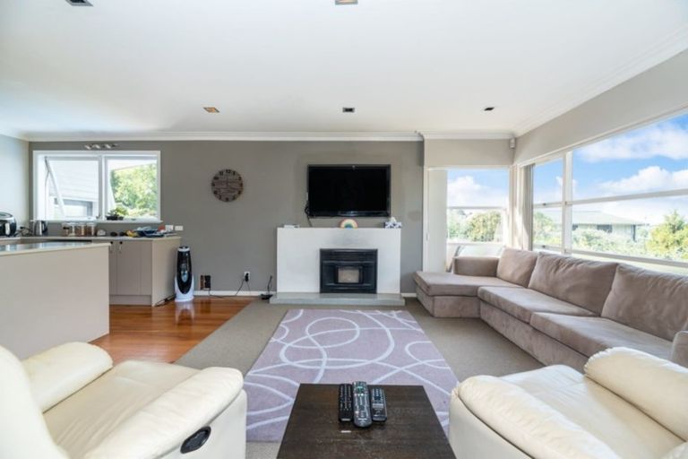 Photo of property in 30 Triangle Road, Massey, Auckland, 0614