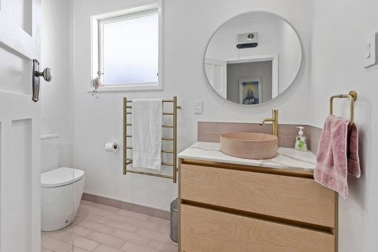 Photo of property in 58 Airlie Road, Plimmerton, Porirua, 5026