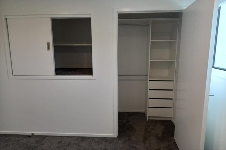 Photo of property in 5/2 Jadewynn Drive, Massey, Auckland, 0614