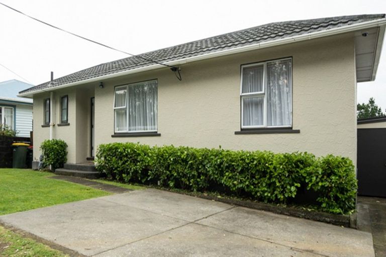 Photo of property in 136 Frankley Road, Frankleigh Park, New Plymouth, 4310