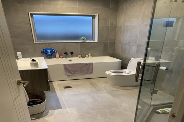 Photo of property in 13 Walter Ruddock Avenue, Kumeu, 0810