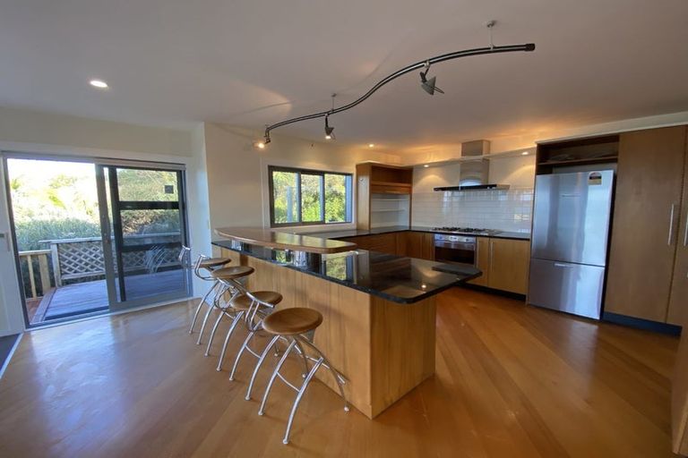 Photo of property in 33 Whale Cove, Stanmore Bay, Whangaparaoa, 0932