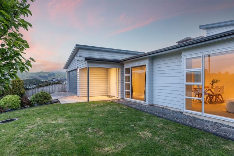 Photo of property in 18 Dusky Crescent, Aotea, Porirua, 5024