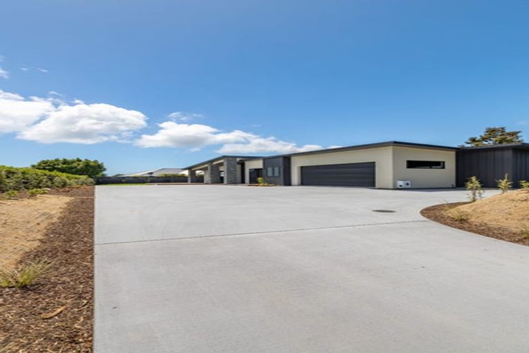 Photo of property in 2 Marsden Place, Hurworth, New Plymouth, 4310