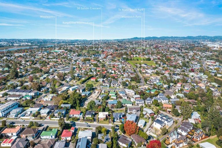 Photo of property in 30 Sylvan Crescent, Te Atatu South, Auckland, 0610