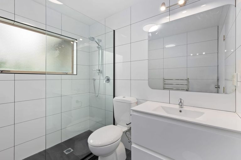 Photo of property in 49 Bronzewing Terrace, Unsworth Heights, Auckland, 0632