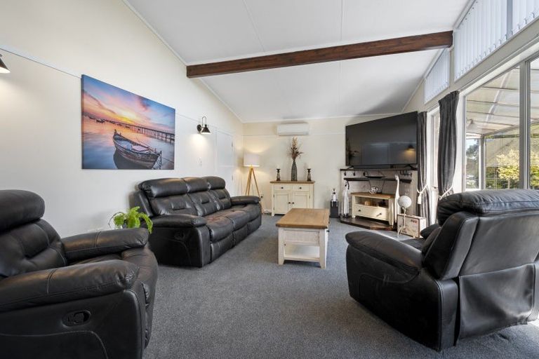 Photo of property in 2 Palliser Place, Milson, Palmerston North, 4414