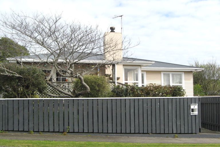 Photo of property in 4 Sardinha Place, Marfell, New Plymouth, 4310