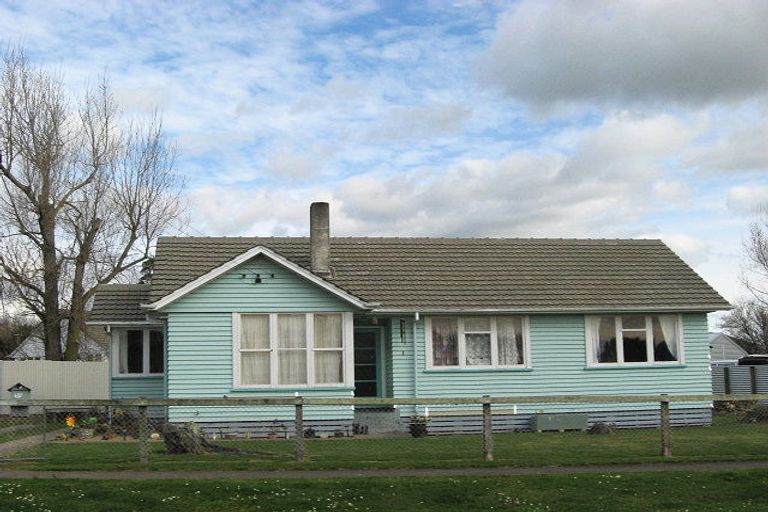 Photo of property in 16 East Road, Shannon, 4821