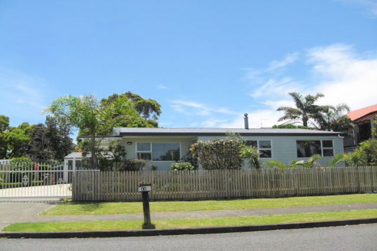 Photo of property in 11 Seaway Road, Clarks Beach, 2122