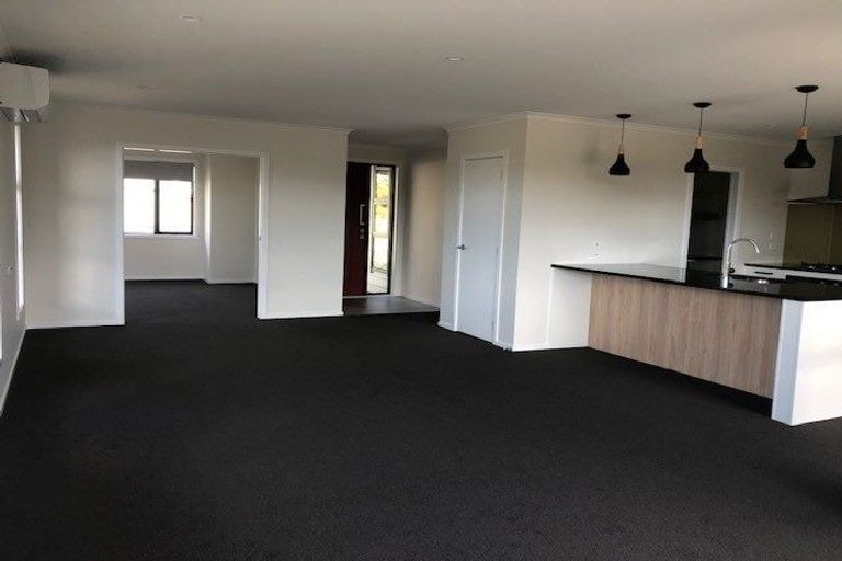 Photo of property in 8 Tapuhikura Street, Waikanae, 5036