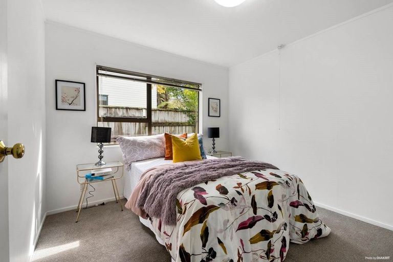 Photo of property in 3/39 Sunnynook Road, Forrest Hill, Auckland, 0620