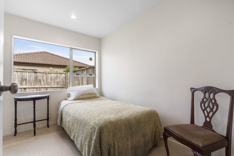 Photo of property in 19c Beach Road, Te Atatu Peninsula, Auckland, 0610