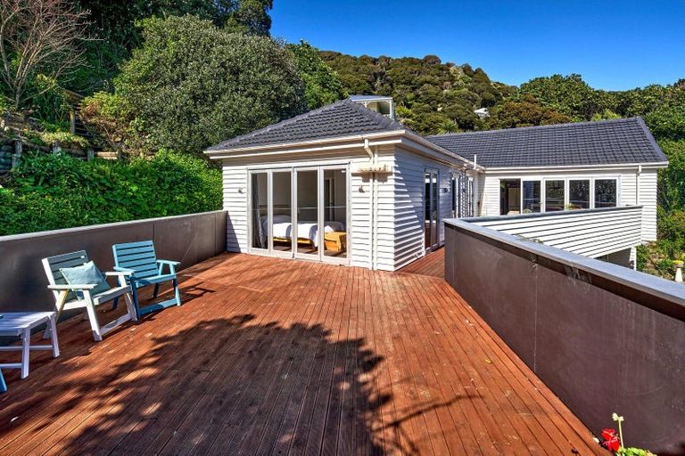 Photo of property in 15 Kowhai Street, Eastbourne, Lower Hutt, 5013