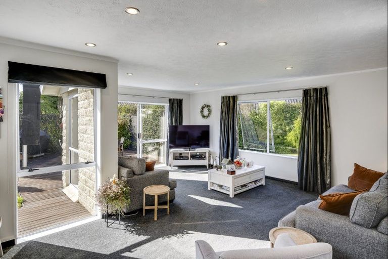 Photo of property in 8 Lennon Grove, Havelock North, 4130