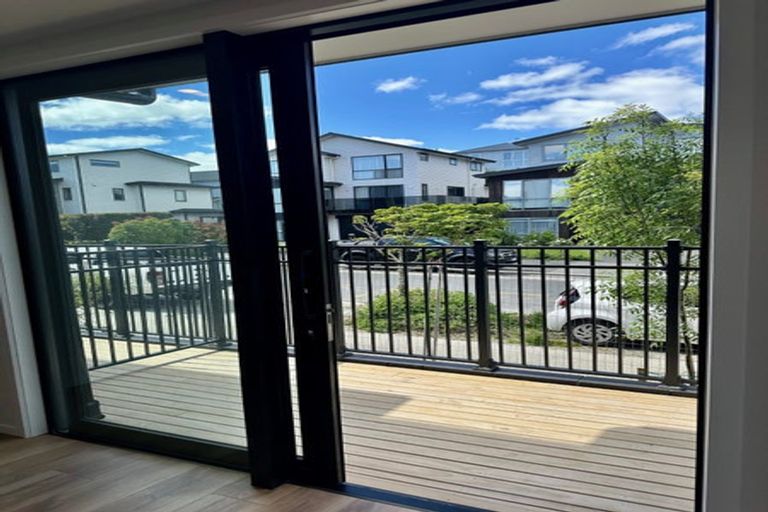 Photo of property in 10/19 Windlass Street, Long Bay, Auckland, 0630