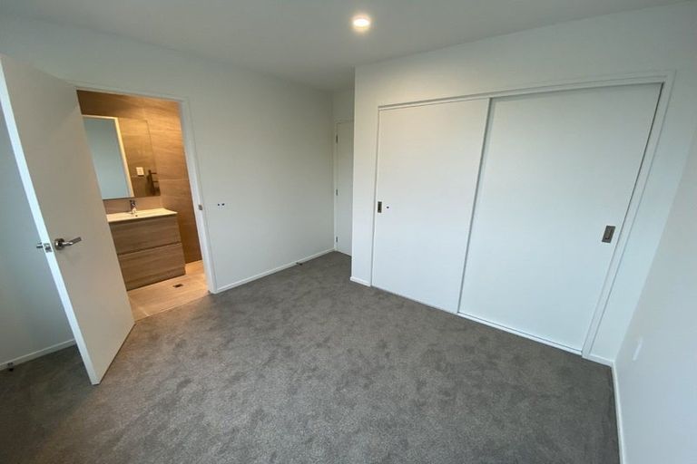 Photo of property in 35a Crestview Rise, Papakura, 2110