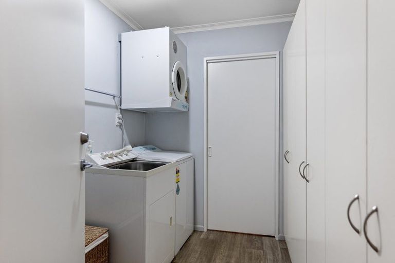 Photo of property in 2/281 Memorial Avenue, Burnside, Christchurch, 8053