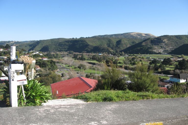 Photo of property in 30 Castle Crescent, Stokes Valley, Lower Hutt, 5019