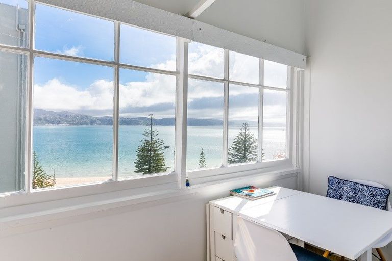 Photo of property in 218 Oriental Parade, Oriental Bay, Wellington, 6011