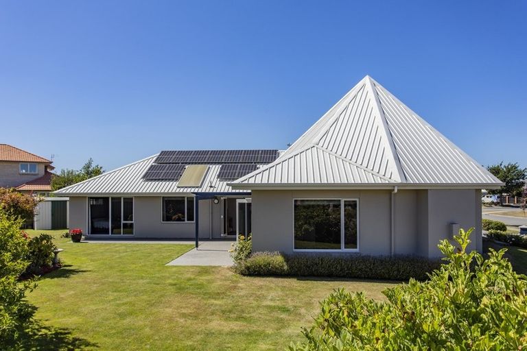 Photo of property in 32 Ashview Place, Rangiora, 7400