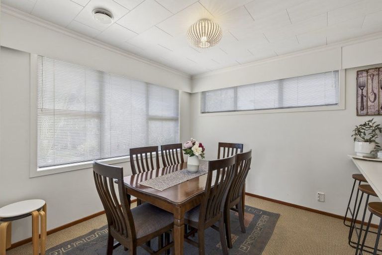 Photo of property in 11a Longview Drive, Merrilands, New Plymouth, 4312