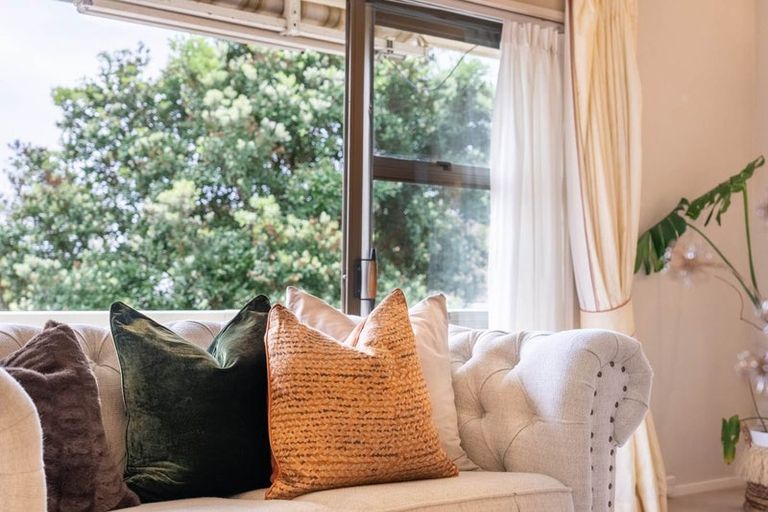 Photo of property in 16 Trevone Place, Forrest Hill, Auckland, 0620