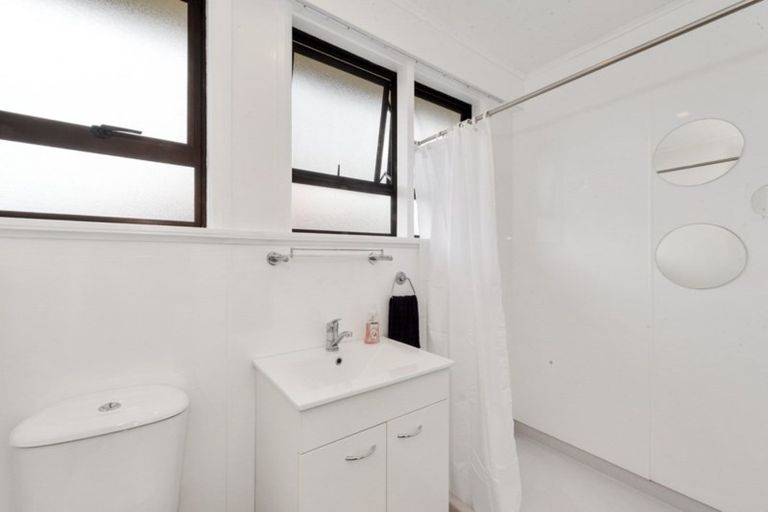 Photo of property in 27 Montgomery Crescent, Bader, Hamilton, 3206