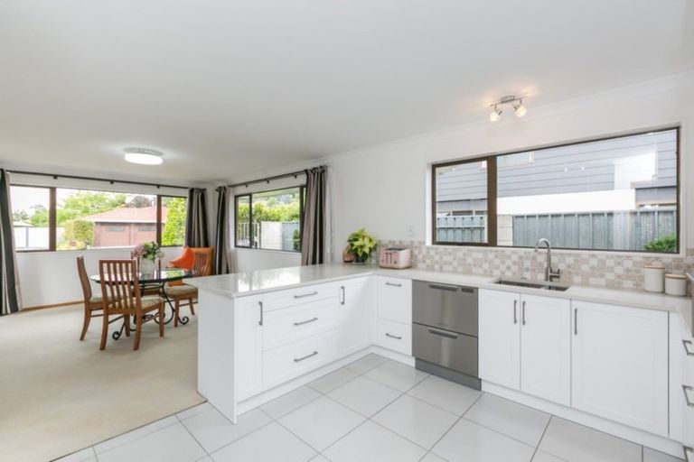 Photo of property in 27 Surrey Street, Taradale, Napier, 4112