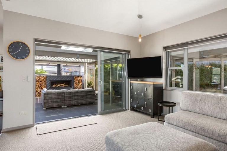 Photo of property in 18 Peel Lane, Aotea, Porirua, 5024