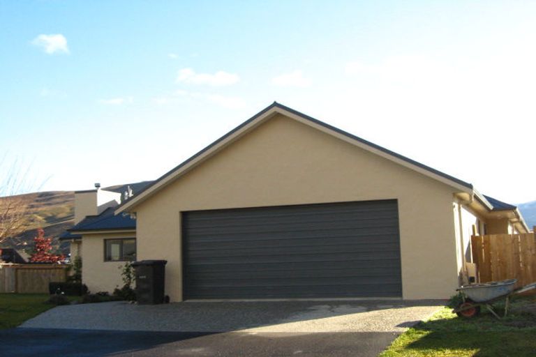 Photo of property in 4 Bridesdale Drive, Lake Hayes, Queenstown, 9304