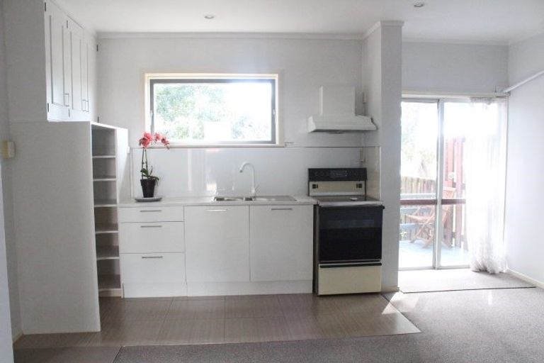 Photo of property in 2/27 Pakuranga Road, Pakuranga, Auckland, 2010