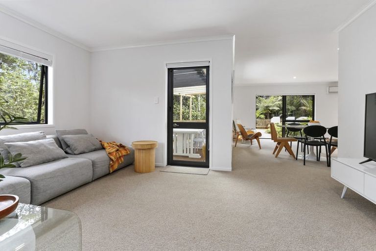 Photo of property in 228 Mountain Road, Henderson Valley, Auckland, 0612