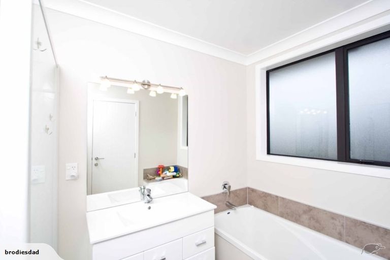 Photo of property in 160 Woodman Drive, Tawa, Wellington, 5028