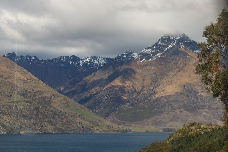 Photo of property in 5 Arawata Terrace, Fernhill, Queenstown, 9300