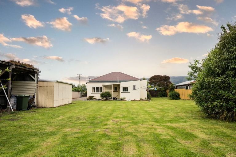 Photo of property in 10 Coronation Street, Waimate, 7924