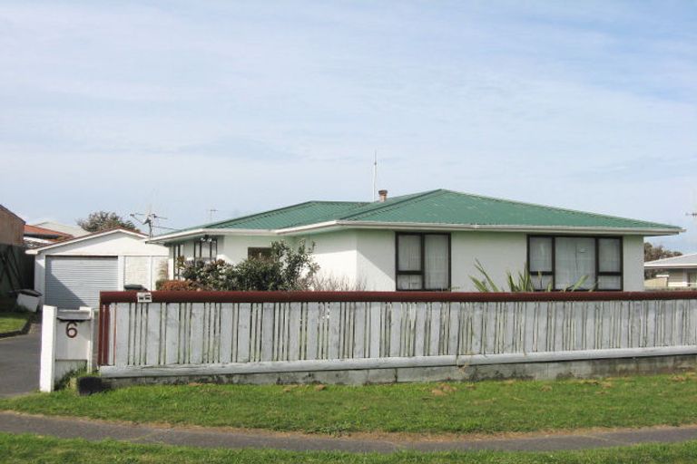 Photo of property in 6 Kotuku Street, Castlecliff, Whanganui, 4501