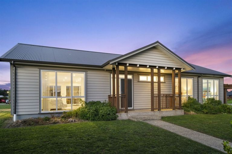 Photo of property in 24 Malbec Place, Huapai, Kumeu, 0810