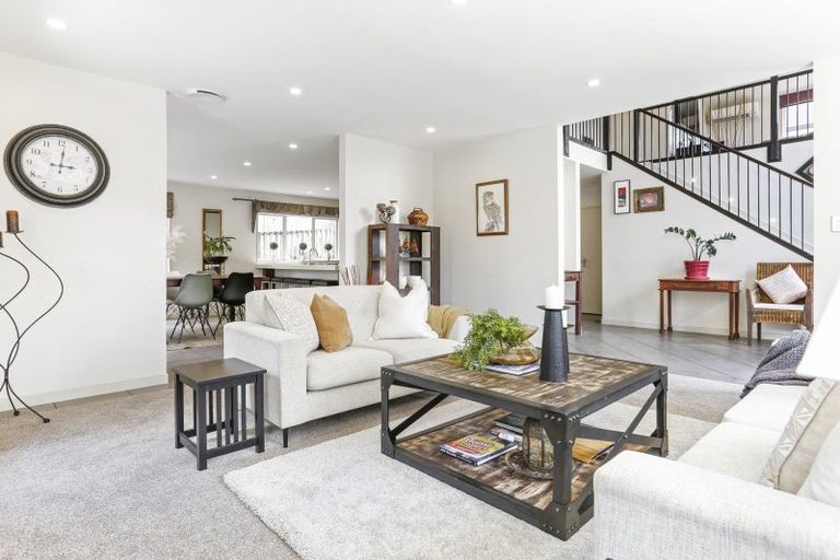 Photo of property in 70 Saddleback Rise, Murrays Bay, Auckland, 0630