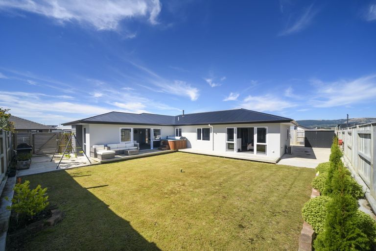 Photo of property in 126 Johnstone Drive, Fitzherbert, Palmerston North, 4410
