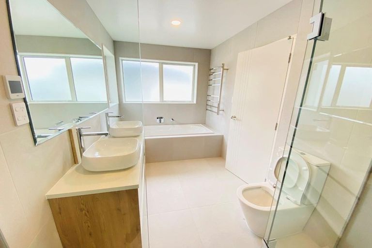 Photo of property in 141 Colonial Drive, Silverdale, 0932